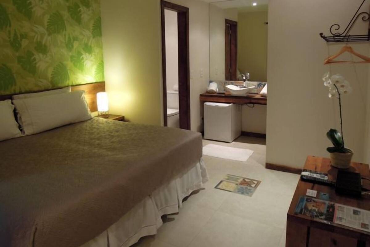 Egyptian cotton sheets, premium bedding, pillow-top beds, minibar