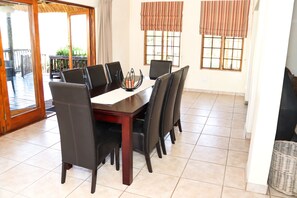 Quarto família | Opções para refeição no quarto