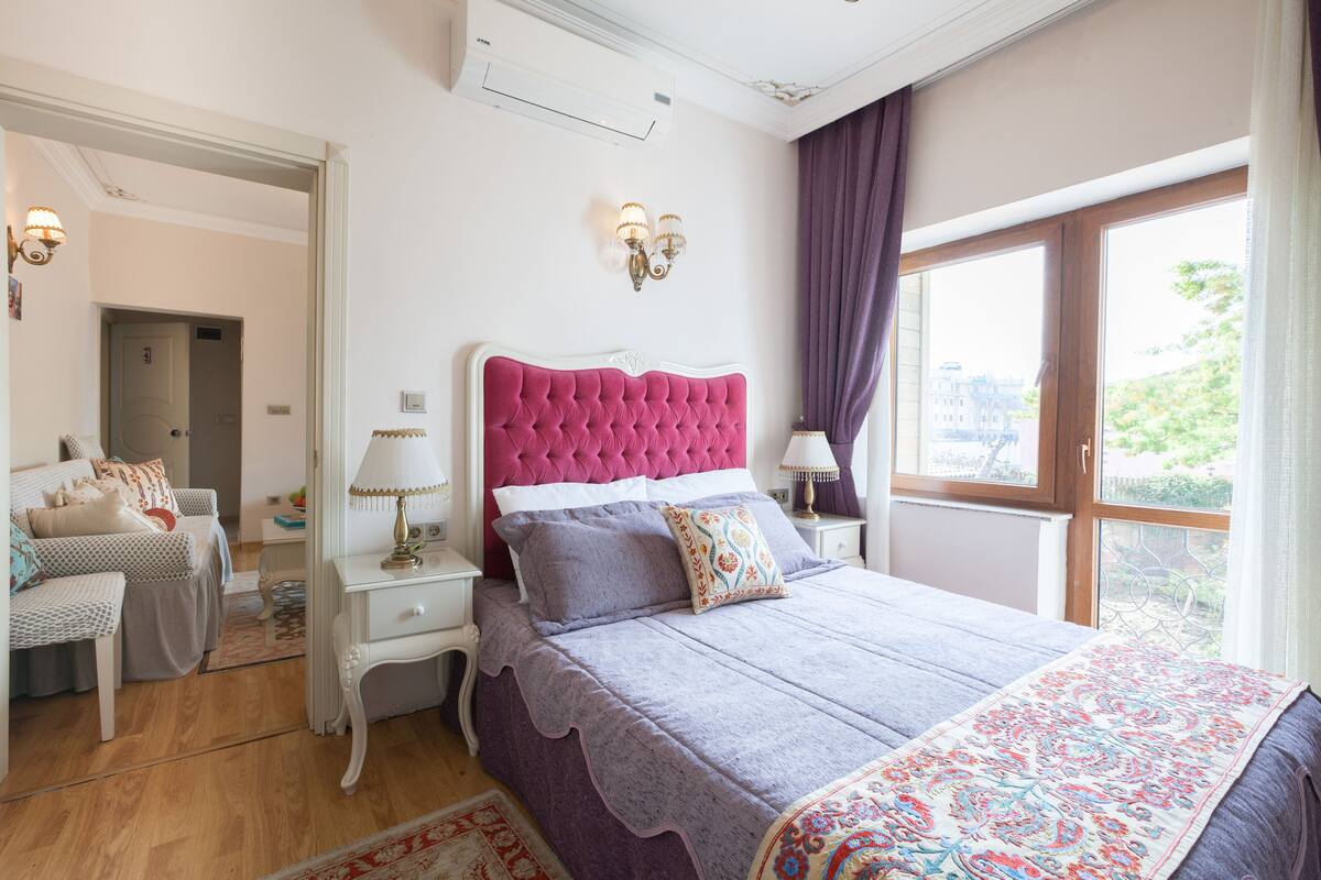 Luxury Apartment, 2 Bedrooms, 2 Bathrooms, Kitchen, Garden View | Vue de la chambre