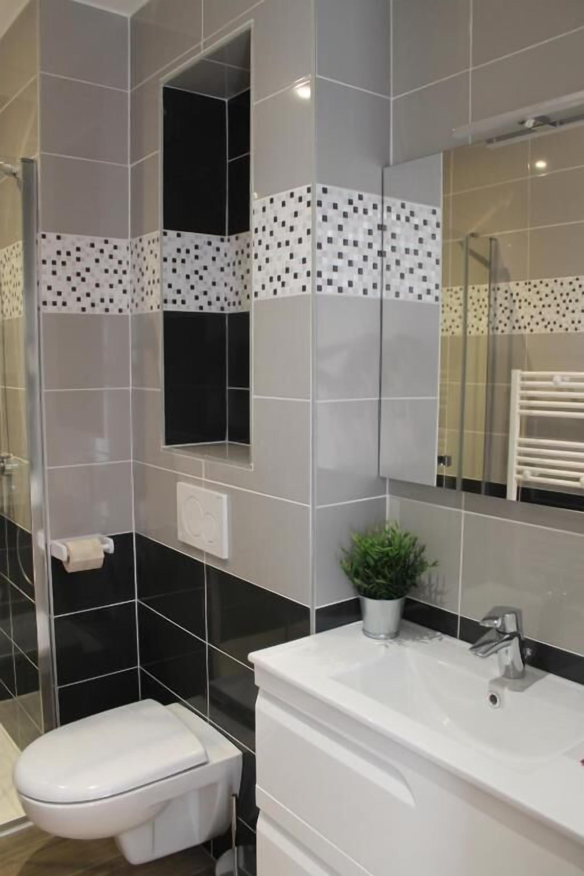 free toiletries, hair dryer