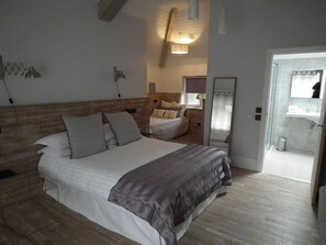 Family Room, Berbilang Katil | Dilengkapkan perabot secara berasingan, meja, seterika/papan seterika