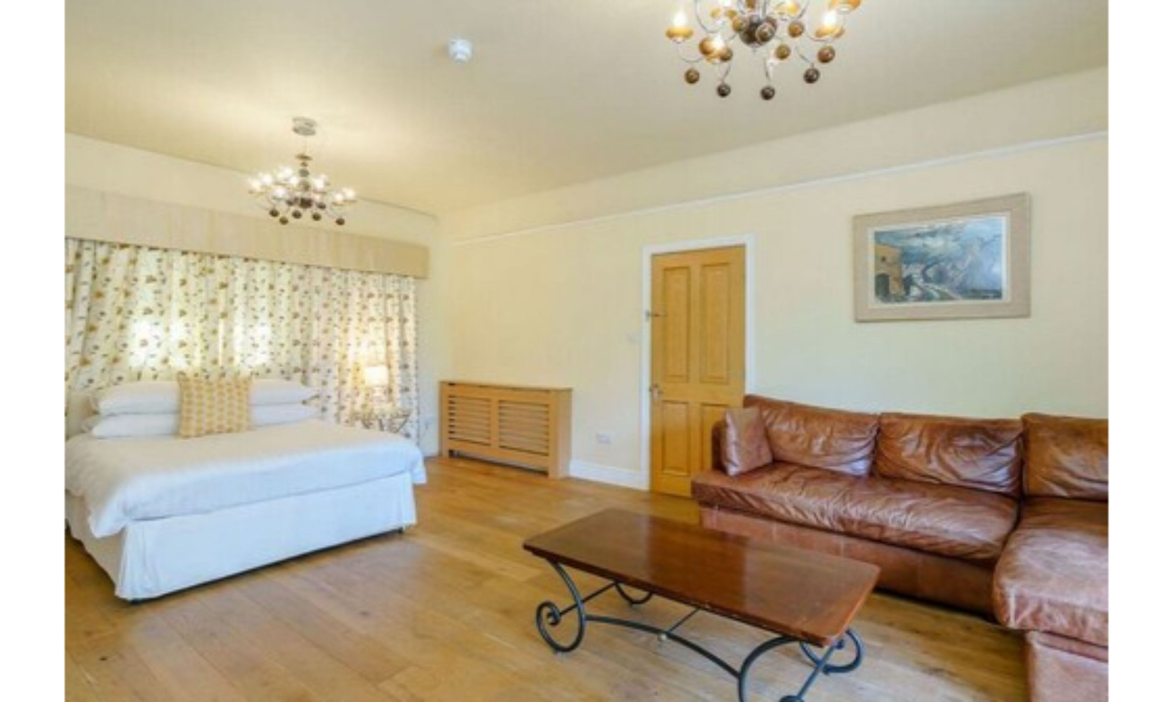 Apartment, 2 Bedrooms, Accessible, Pet-friendly, Courtyard View  | Living area | 20-inch TV with digital channels, heated floors