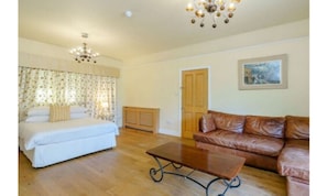 Living area - The Kingsley at Eversley (Hook)
