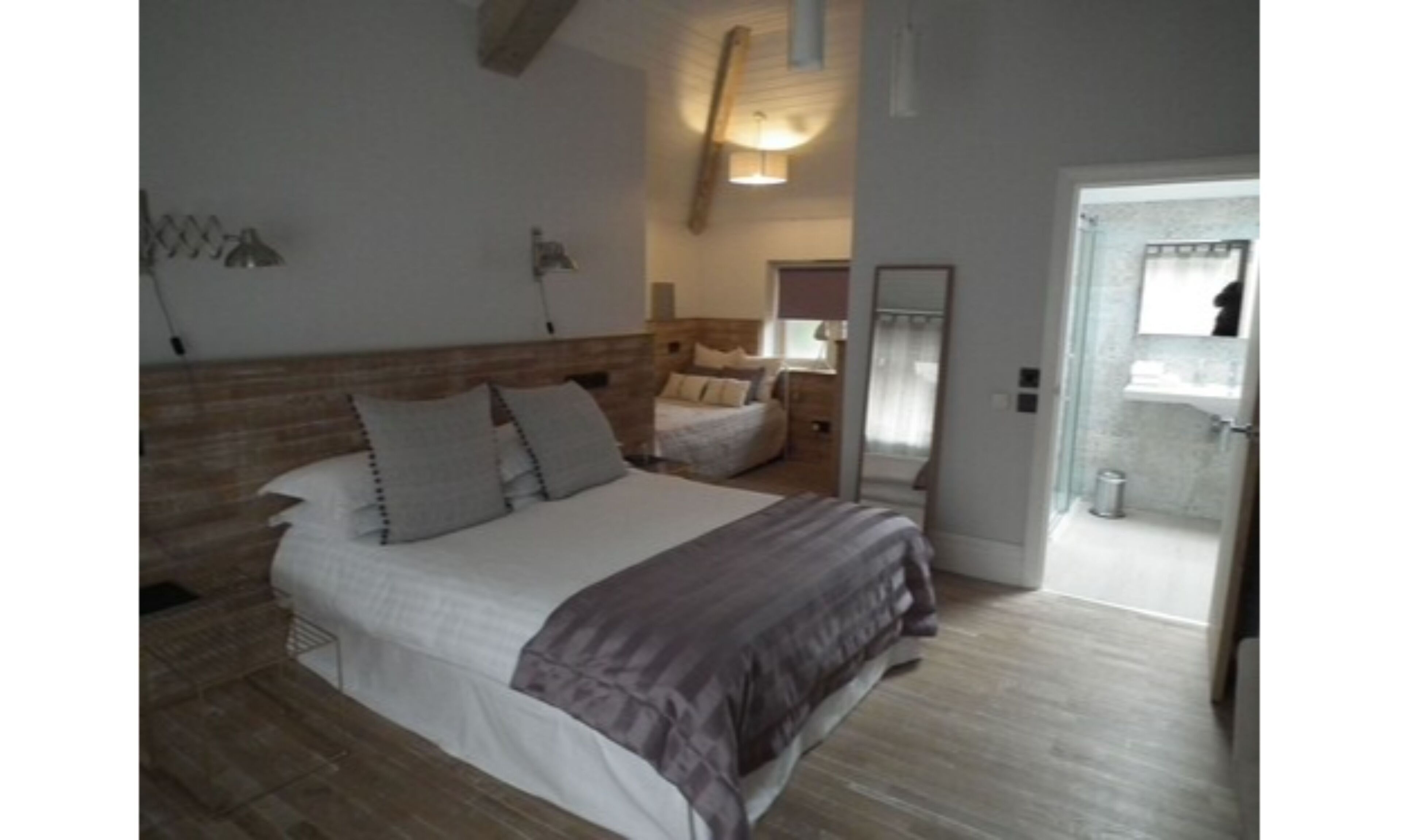 Individually furnished, desk, iron/ironing board, free WiFi