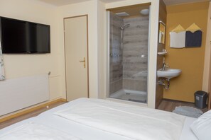 Standard Double Room | Room amenity