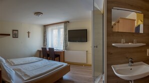 Standard Double Room | Room amenity