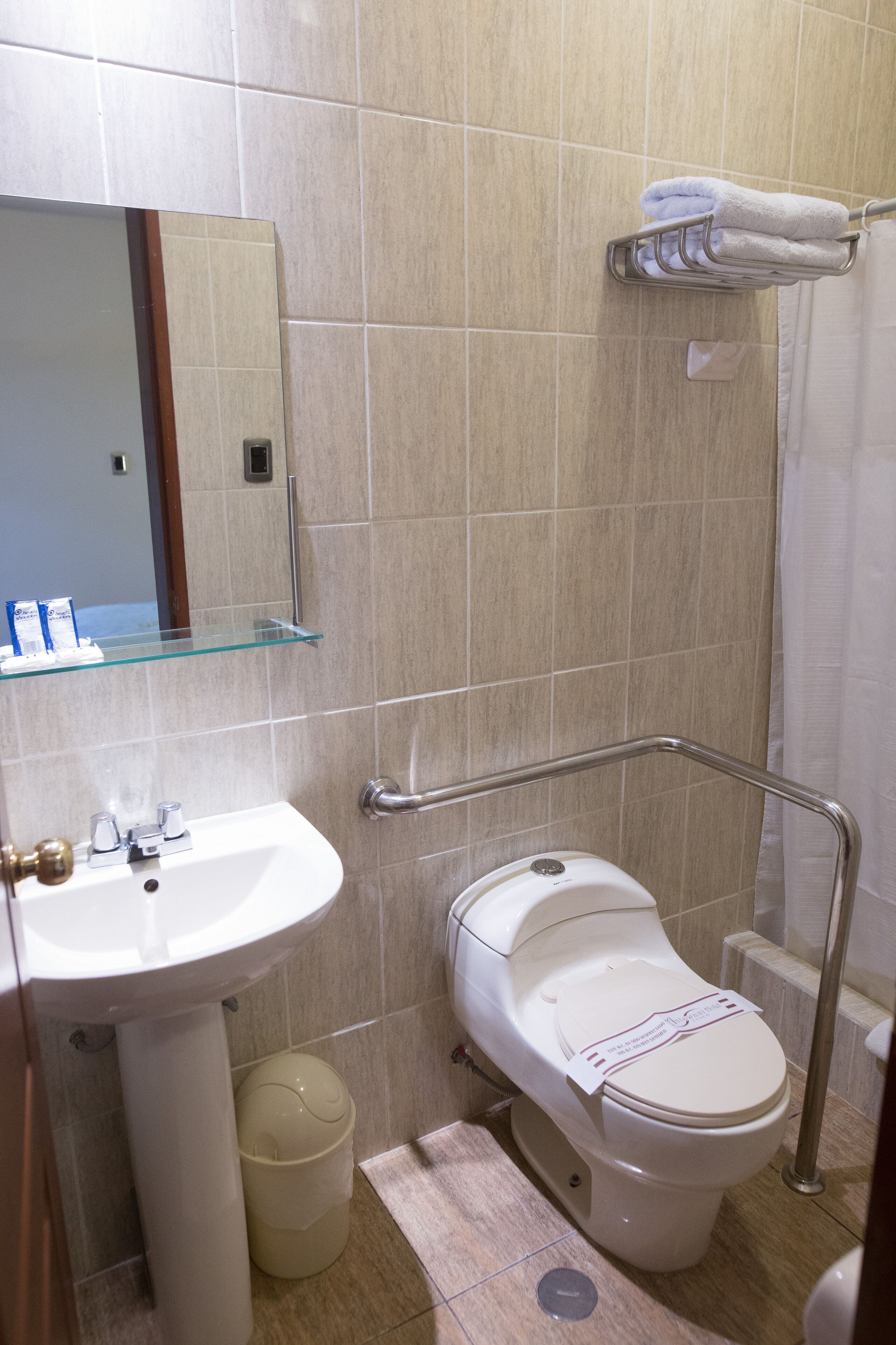 standard room | bathroom | shower, rainfall showerhead, free toiletries, hair dryer