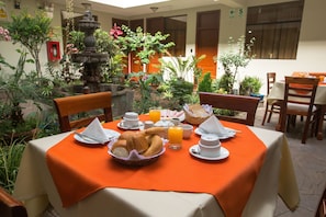 Sudah termasuk sarapan ala kontinental setiap hari