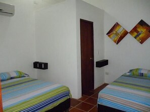 Planxa i posts de planxar i wifi gratuïta 