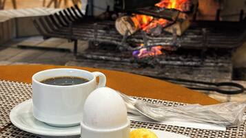 Café da manhã com buffet grátis todos os dias