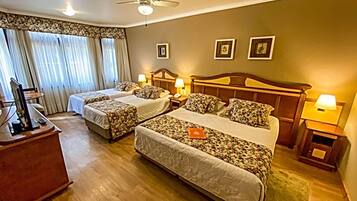 Luxo Superior | 15 quartos, frigobar, cofres nos quartos, escrivaninha