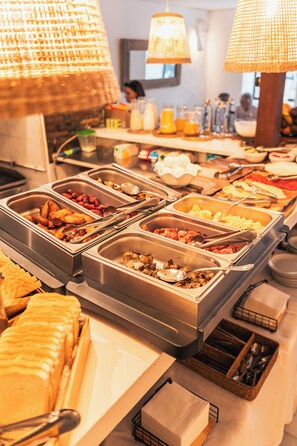 Daily buffet breakfast for a fee - Hotel La Milagrosa (Alicante)