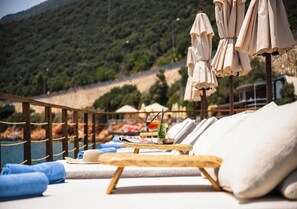 Aan een privéstrand, snorkelen, een strandbar, vissen