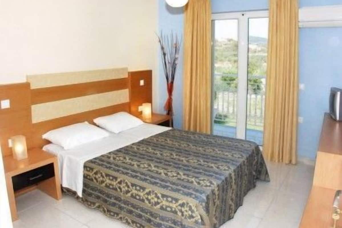 1 bedroom, soundproofing, free WiFi, bed sheets