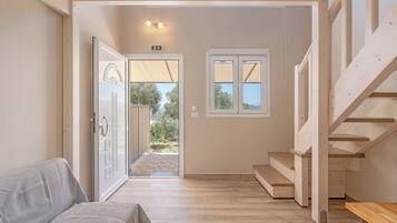 Loft Apartment, Sea View | Living area