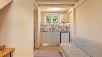 Loft Apartment, Sea View | Private kitchen | Stovetop, electric kettle, toaster, cookware/dishes/utensils