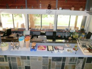Free daily buffet breakfast - Hotel Neos Matala (Faistos)