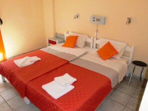 Safe på rommet, individuelt dekorert og blendingsgardiner