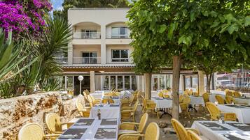 Breakfast, dinner served; international cuisine, garden views