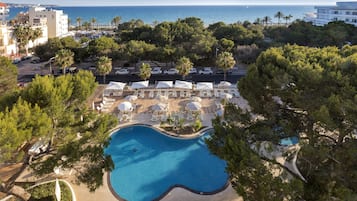 Indoor pool, 2 outdoor pools, sun loungers