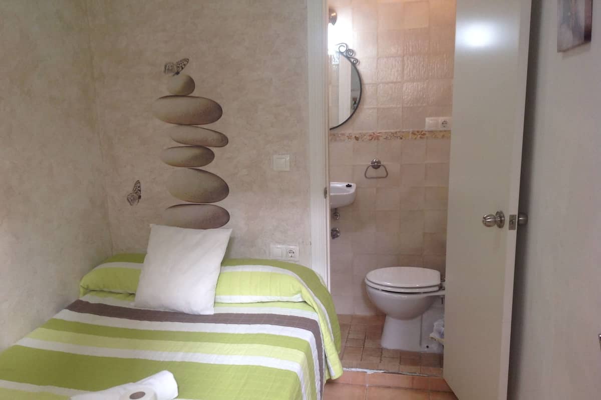 Basic Single Room, Private Bathroom | Desk, cribs (surcharge), WiFi (free)