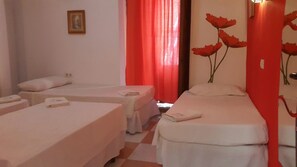 Desk, cribs/infant beds, free WiFi - Hostal San Lorenzo (Seville)