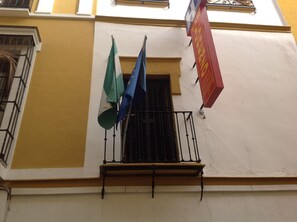 Front of property - Hostal San Lorenzo (Seville)