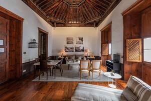 SUITE PRINCIPAL- ISLA BAJA SUITES | Premium bedding, in-room safe, individually decorated