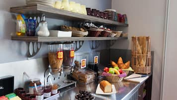 Desayuno buffet diario (EUR 6.5 por persona)