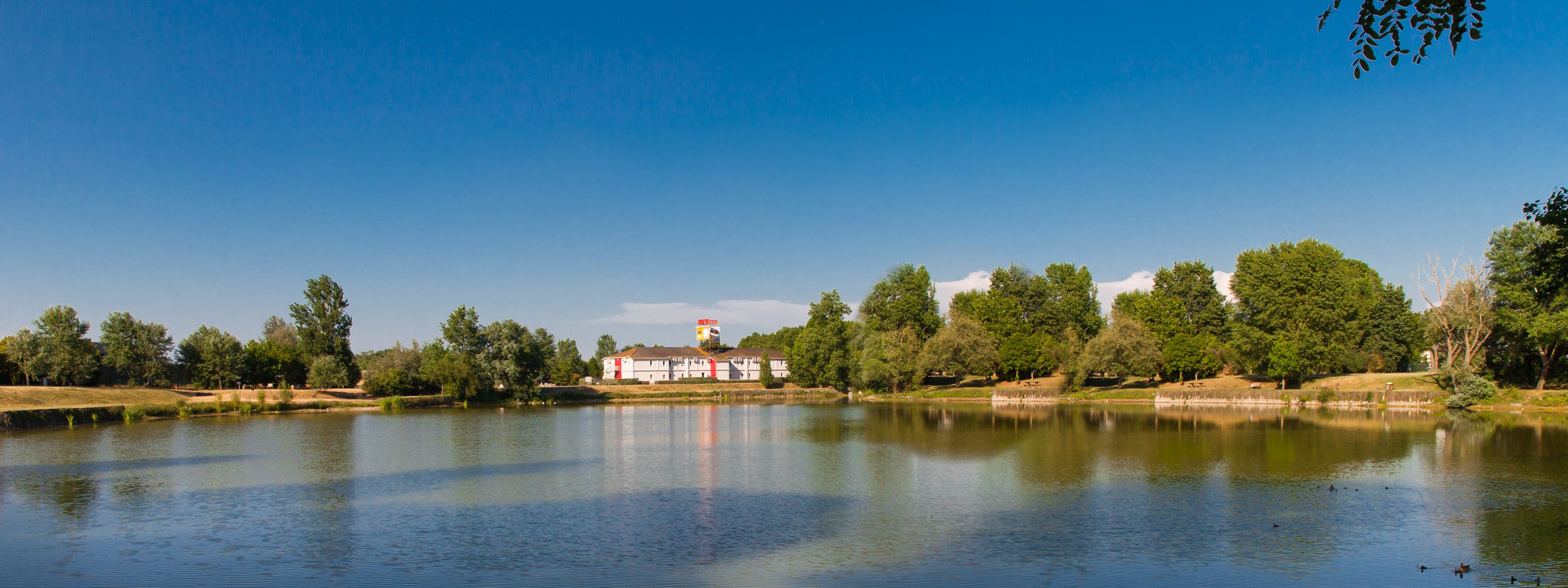 Foto - The Originals Access, Hôtel Bordeaux Lac