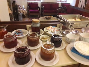 Free daily buffet breakfast