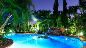 2 outdoor pools, pool loungers