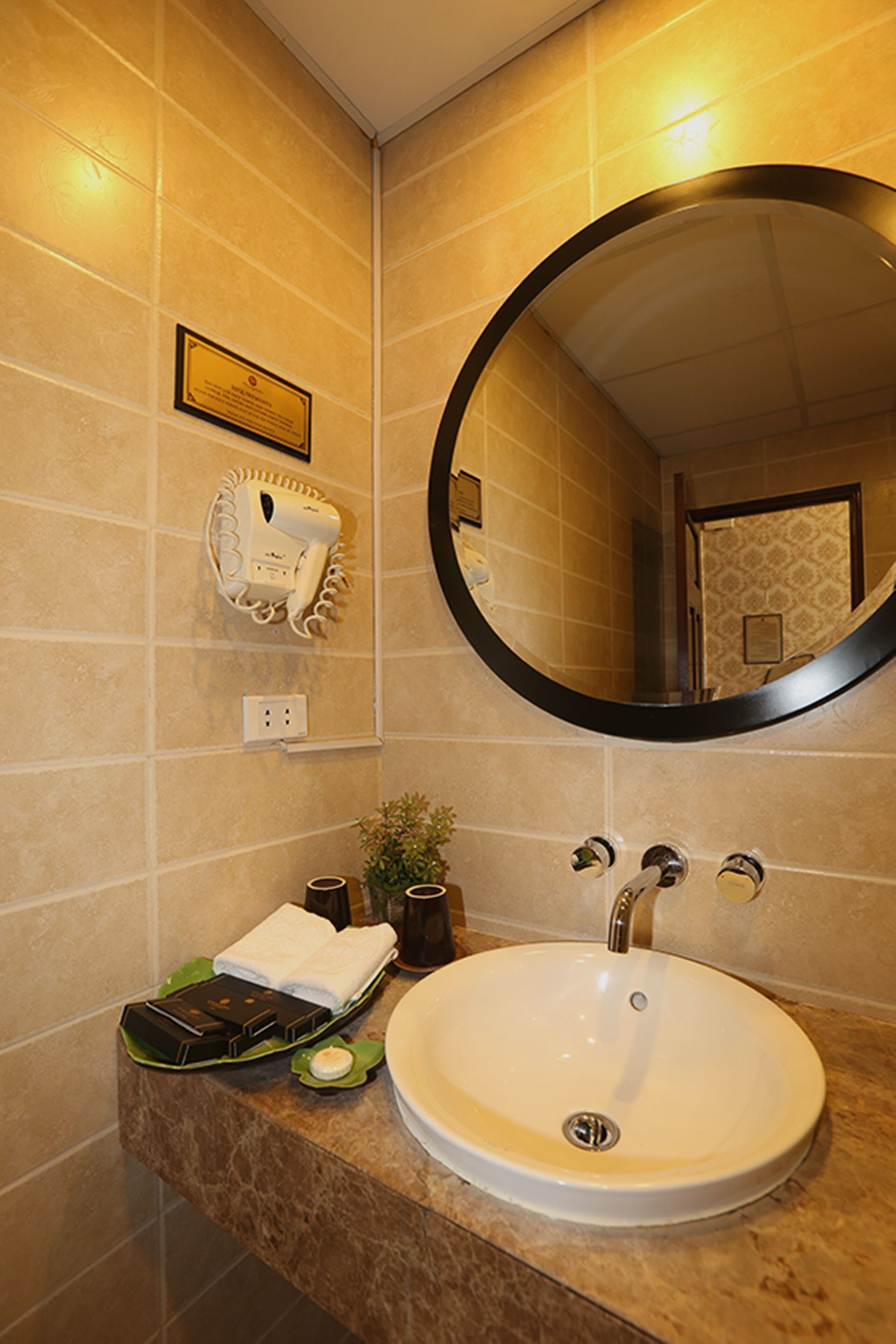 deluxe shared dormitory, 6 bedrooms | bathroom amenities | free toiletries, hair dryer, slippers, towels