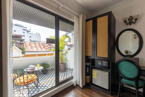 ラグジュアリー ダブルルーム バルコニー | ミニバー、セーフティボックス (室内)、デスク、防音設備