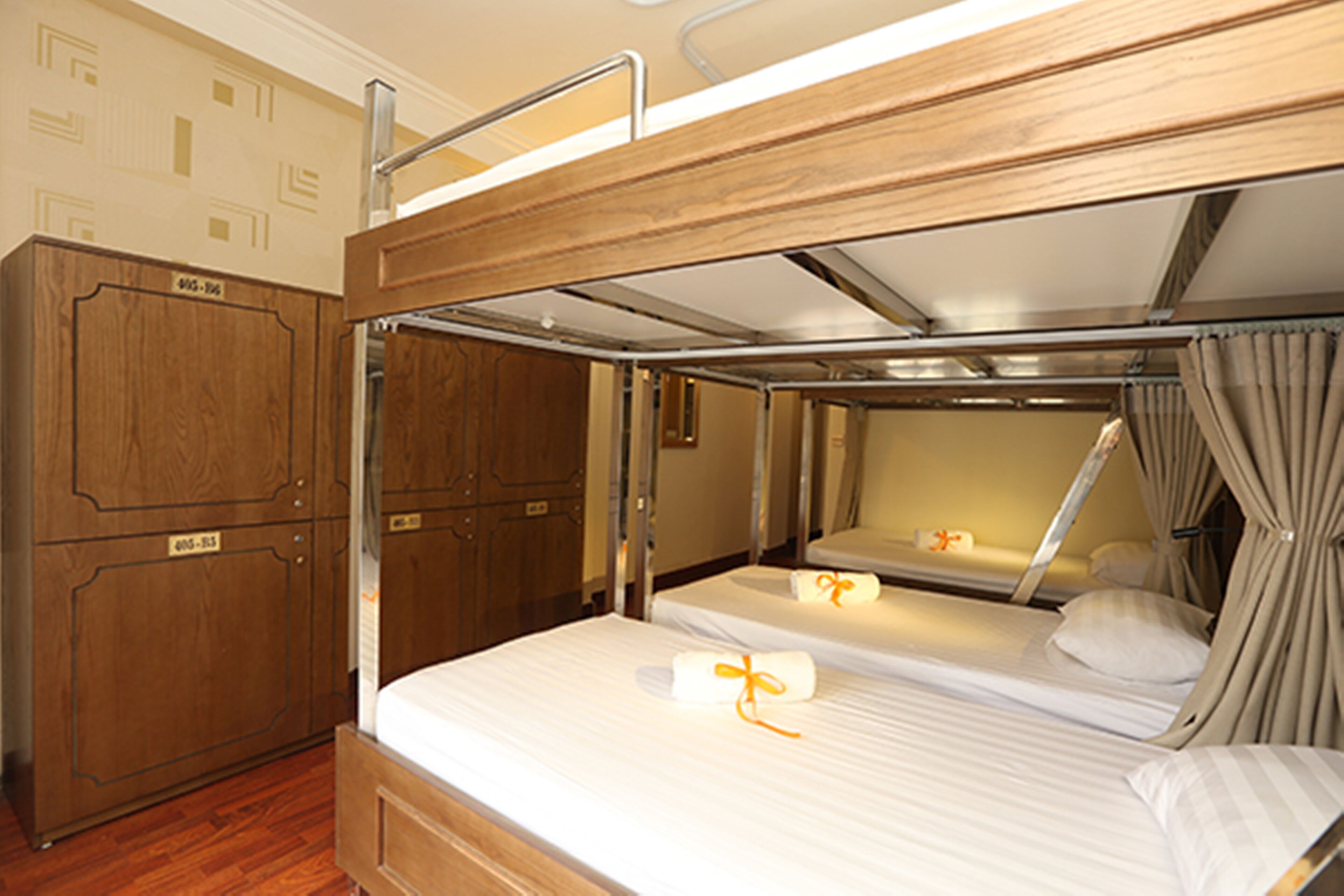 deluxe shared dormitory, 6 bedrooms | minibar, in-room safe, desk, soundproofing
