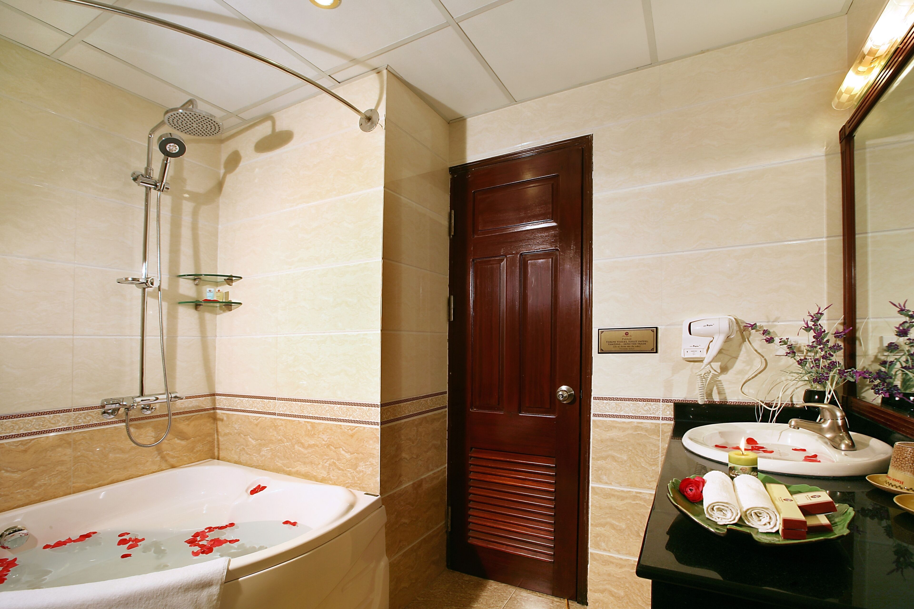 deluxe room, balcony | bathroom | free toiletries, hair dryer, slippers, towels