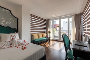 Luxury Double Room, Balcony | Minibar, in-room safe, desk, soundproofing