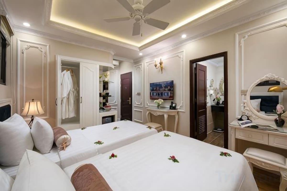 1 bedroom, Egyptian cotton sheets, pillow-top beds, free minibar items