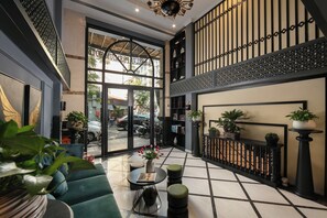 Televisión LCD de 30 pulgadas con canales por cable y televisión