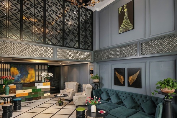 Televisi LCD 30-inci dengan saluran TV kabel, TV, dan perapian