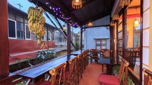 Outdoor dining - Anise Sapa Hotel (Sa Pa)