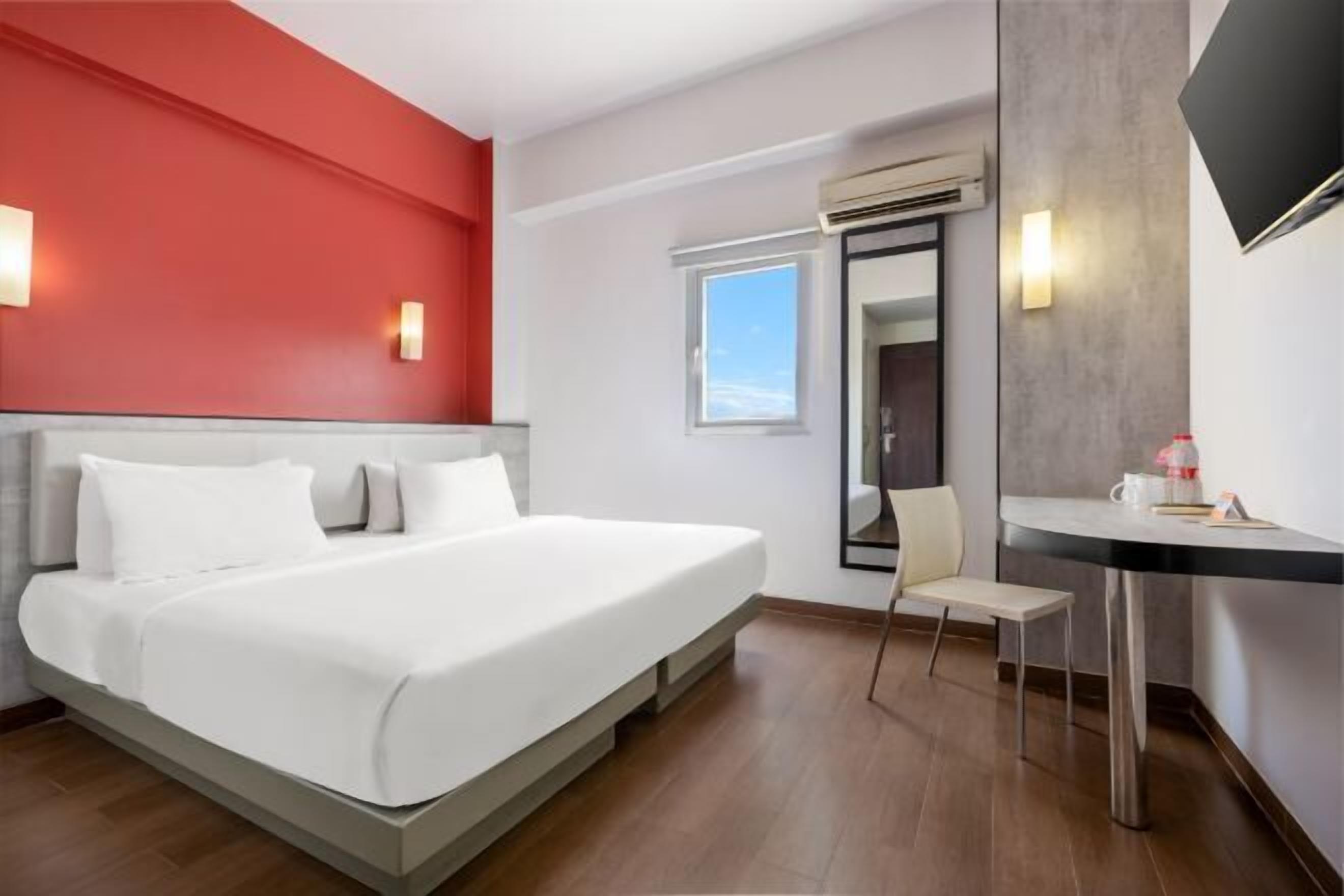 Cofres nos quartos, escrivaninha, Wi-Fi de cortesia, roupa de cama