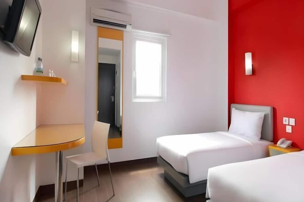 In-room safe, desk, free WiFi, bed sheets