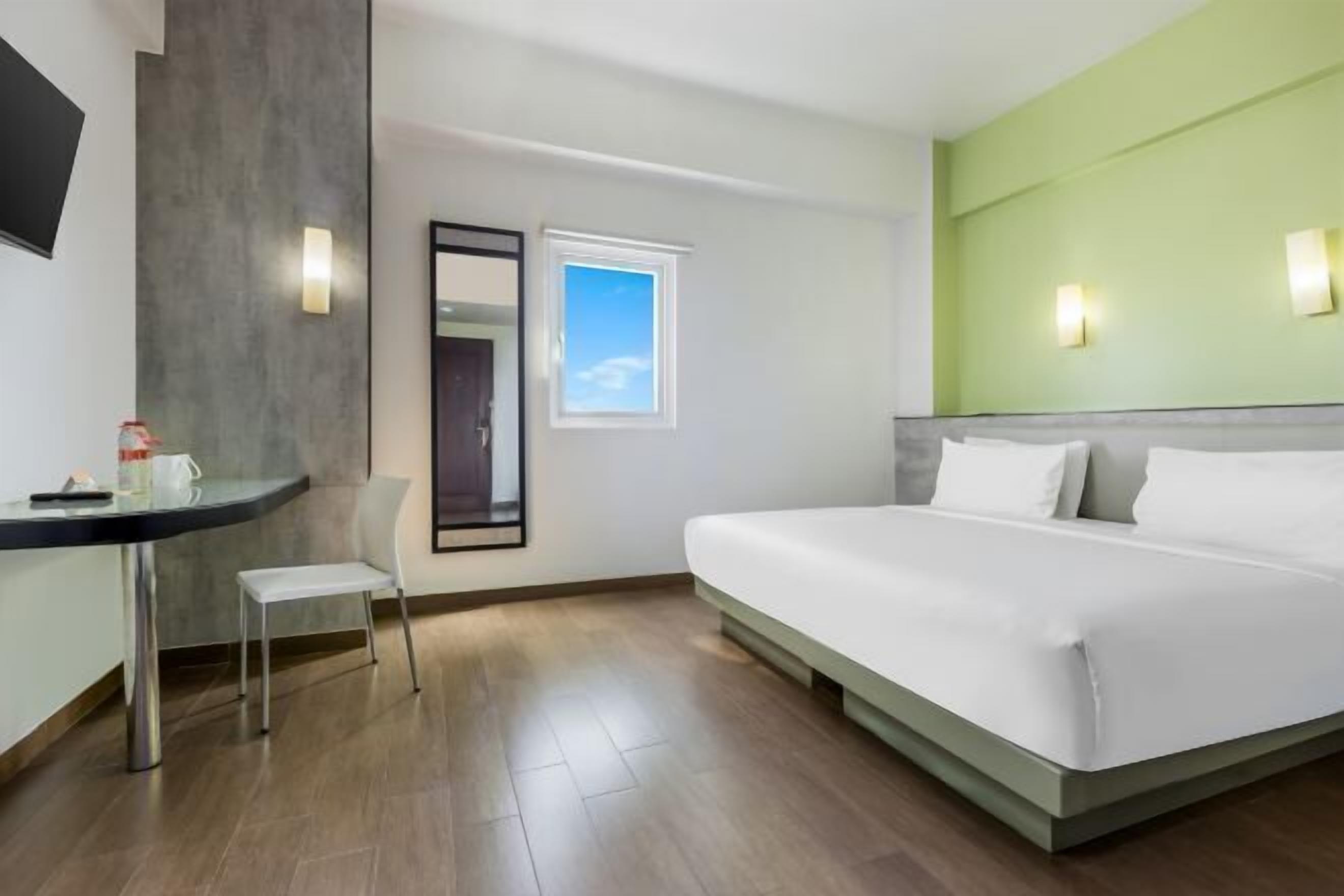 Cofres nos quartos, escrivaninha, Wi-Fi de cortesia, roupa de cama