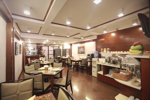 朝食 (オーダー形式)、毎日提供 (1 名様 100000 VND)