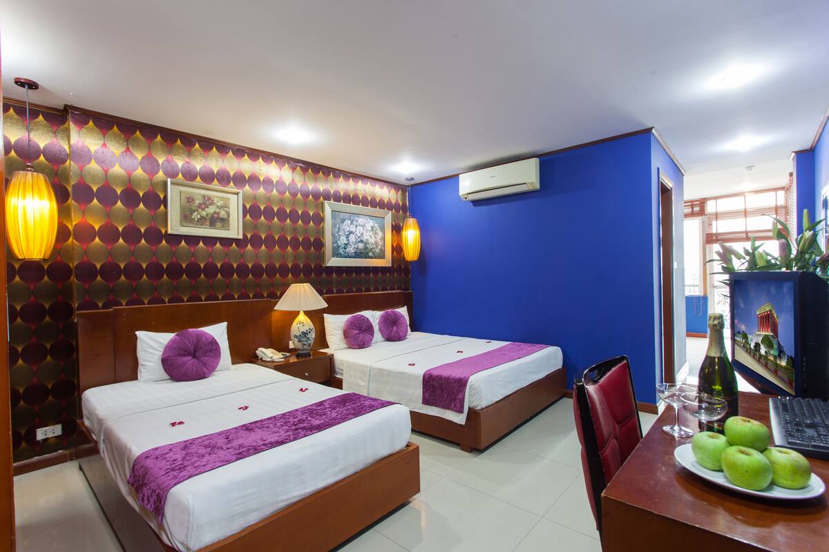 Suite | Minibar, desk, soundproofing, free cribs/infant beds