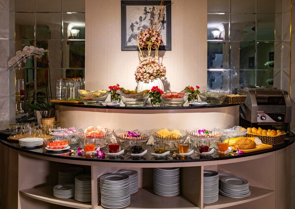 Breakfast area - La Suite Hotel & Spa (Hanoi)