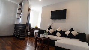 xFamily Room, 2 Double Beds | Bathroom | Designer toiletries, hair dryer, slippers, towels - La Suite Hotel & Spa (Hanoi)