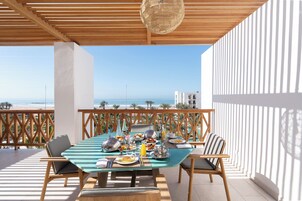 Suíte com design assinado | Área de estar | TV LCD