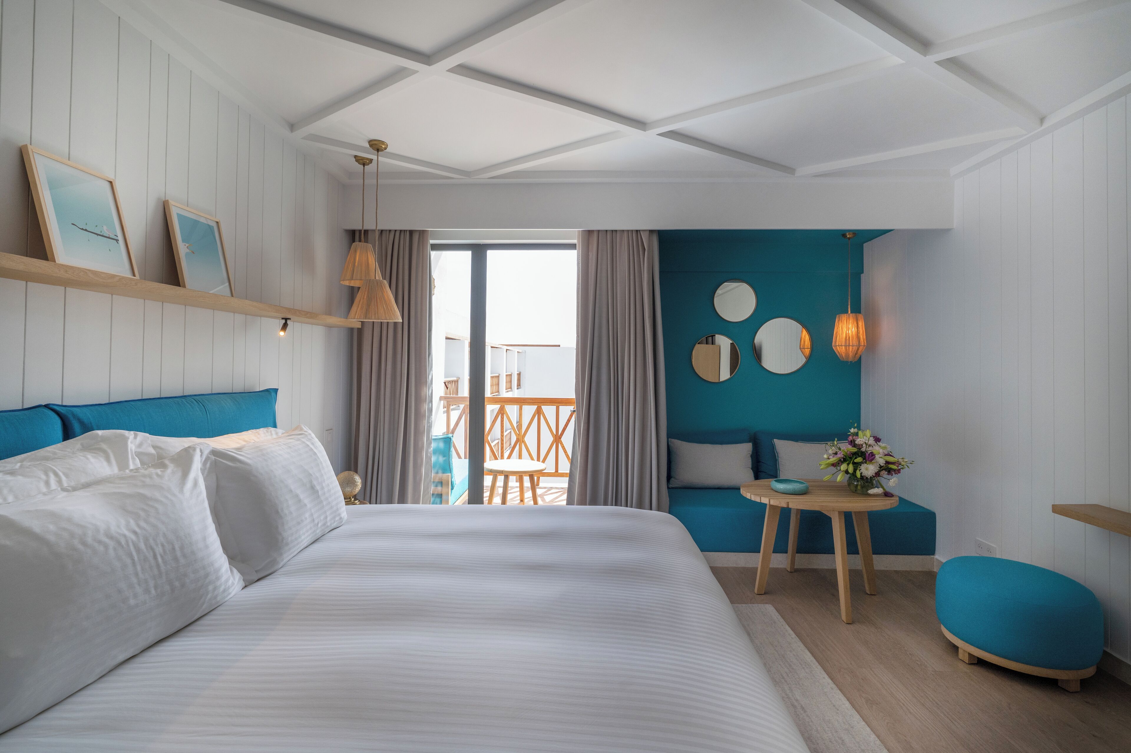 Deluxe Room, 1 King Bed, Garden View | Premium bedding, minibar, in-room safe, desk